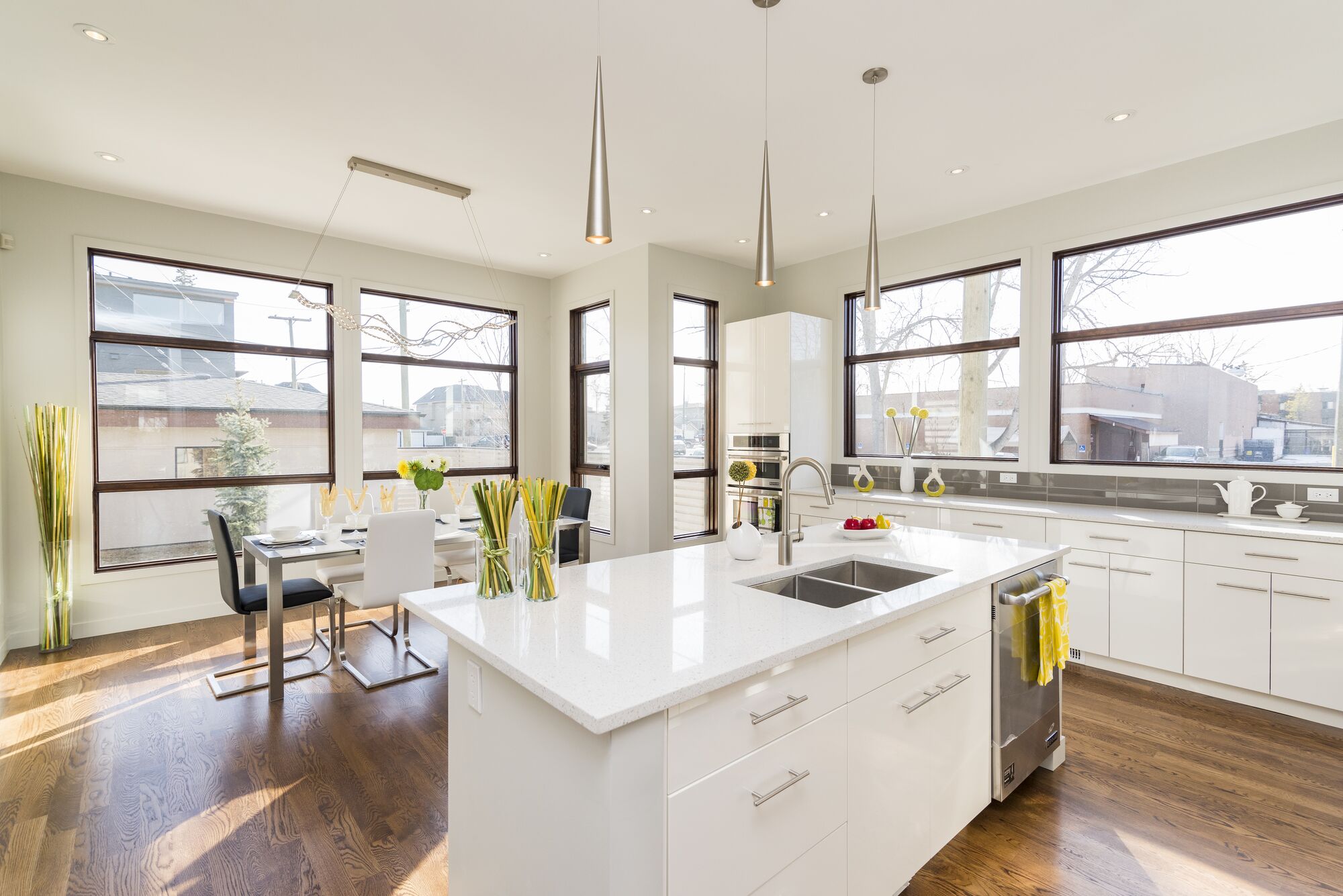 Finished open-plan kitchen with large windows (stock photo)